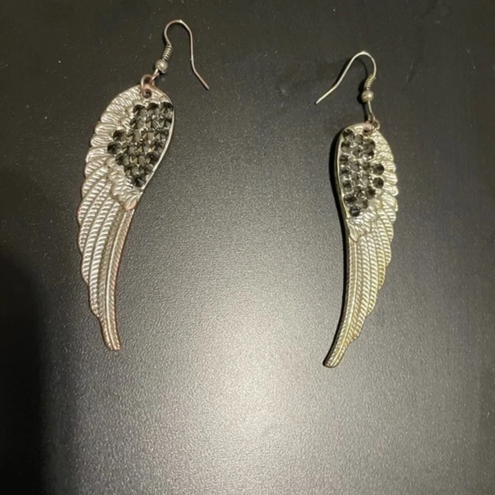 Faux Silver‎ Feather Earrings